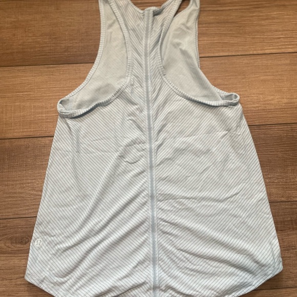 Lululemon High-neck racer back tank with back detail - Picture 3 of 3
